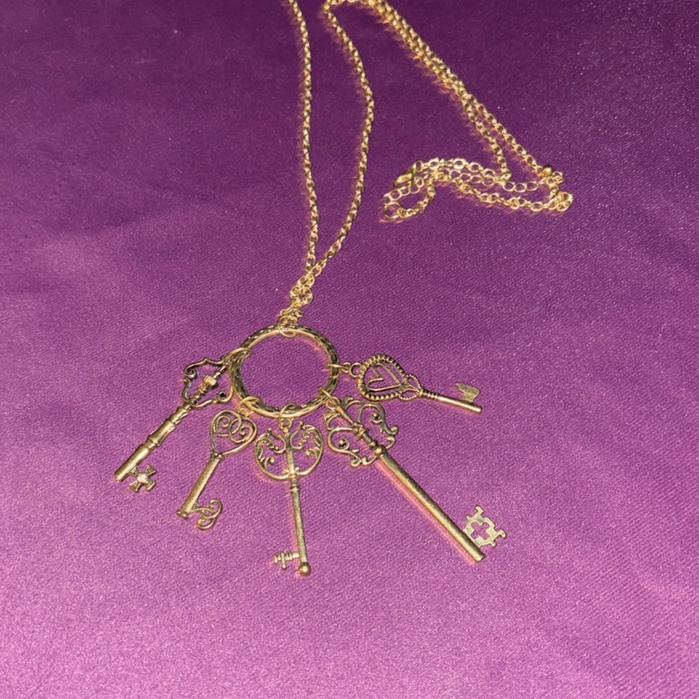 Long key necklace